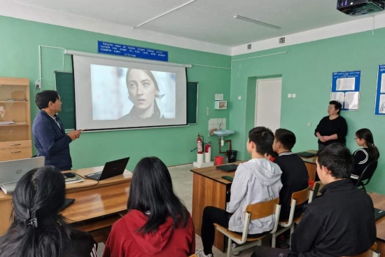 Қызыл-Әскер орта мектебінің  жоғары  8-11 cынып оқушылары арасында Есірткінің зияны  және есірткіге адамның тәуелділігі мен тәуелділікті тудыратын басқа заттардың орны толмас зияны туралы түсіндірме әңгіме жүргізілді